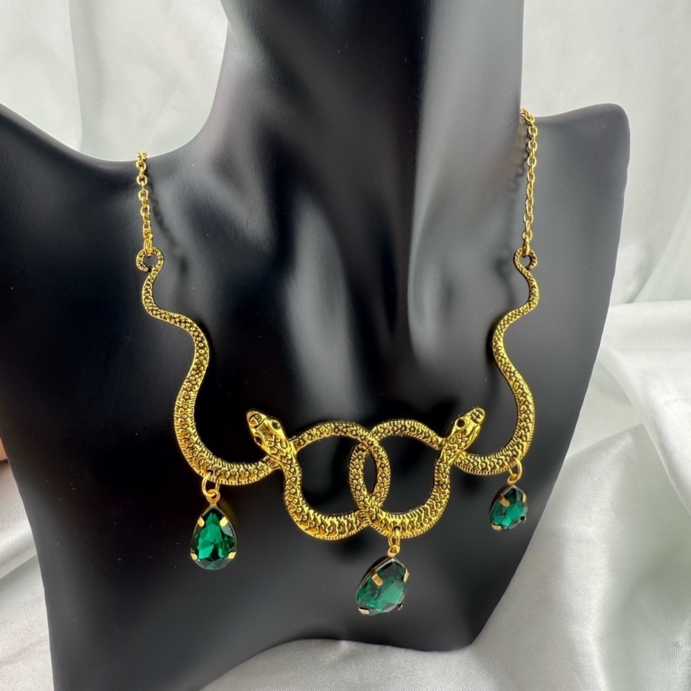 Serpent serpentine Snake Necklace with Green Gemstones